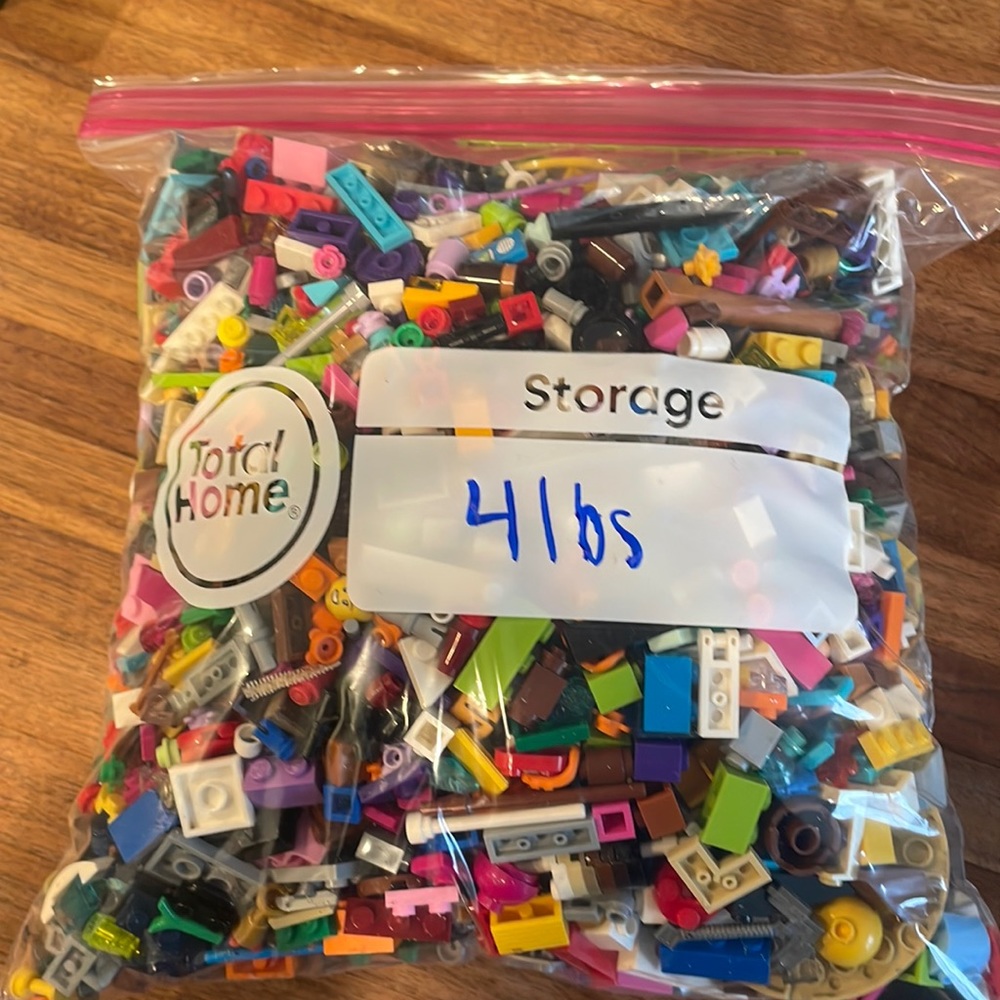 4 lbs of mixed lego brinks